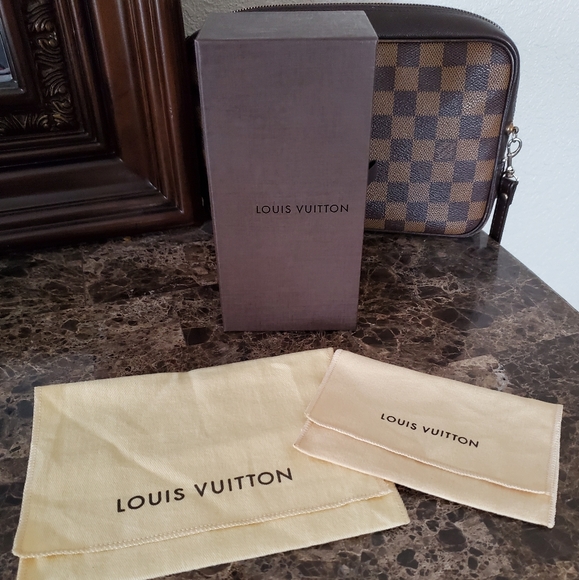 Louis Vuitton Handbags - 💕Box & 2 envelope dust bags💕